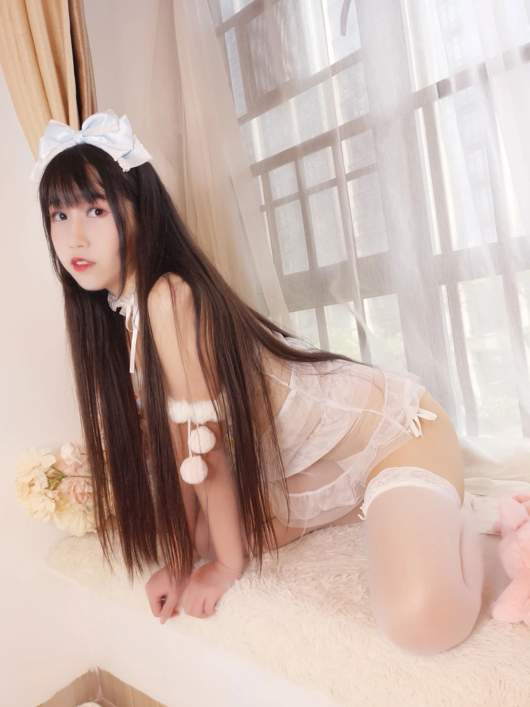 不呆猫《自拍》主题写真：18张全套美图