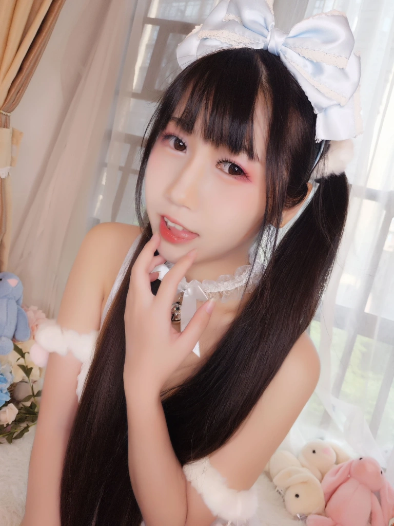 不呆猫《自拍》主题写真：18张全套美图