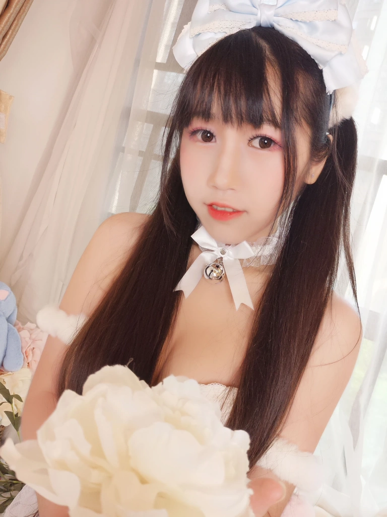 不呆猫《自拍》主题写真：18张全套美图