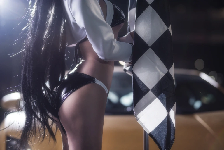 抱走莫子《车女郎》主题写真：22张全套美图