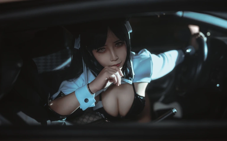 抱走莫子《车女郎》主题写真：22张全套美图