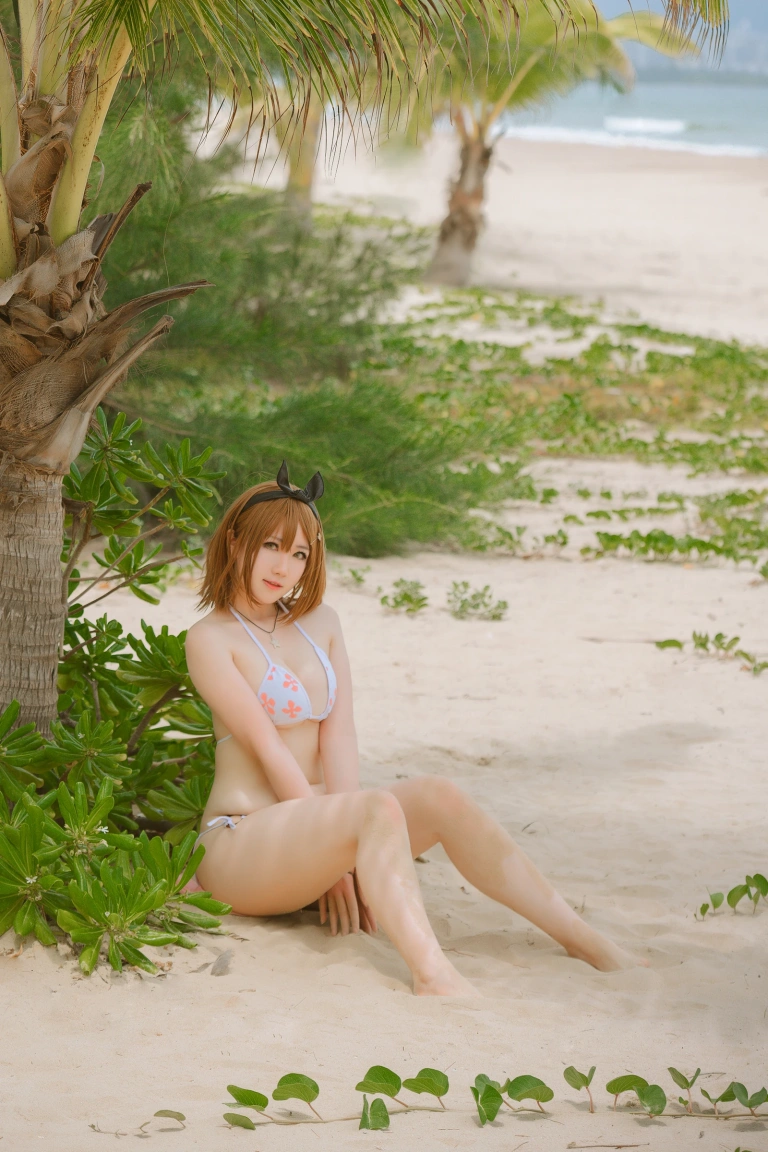 是本末末《莱莎泳装》主题写真：23张全套美图