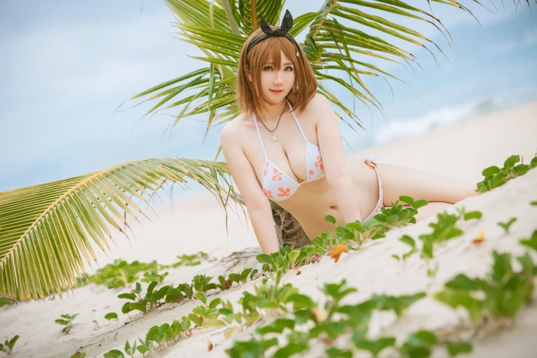 是本末末《莱莎泳装》主题写真：23张全套美图