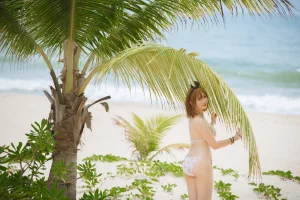 是本末末《莱莎泳装》主题写真：23张全套美图