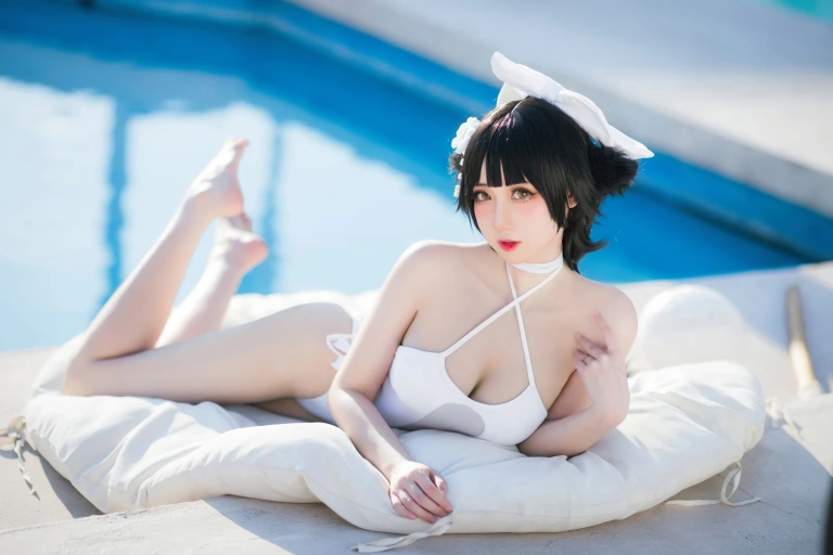 焖焖碳《高雄泳装》主题写真：24张全套美图