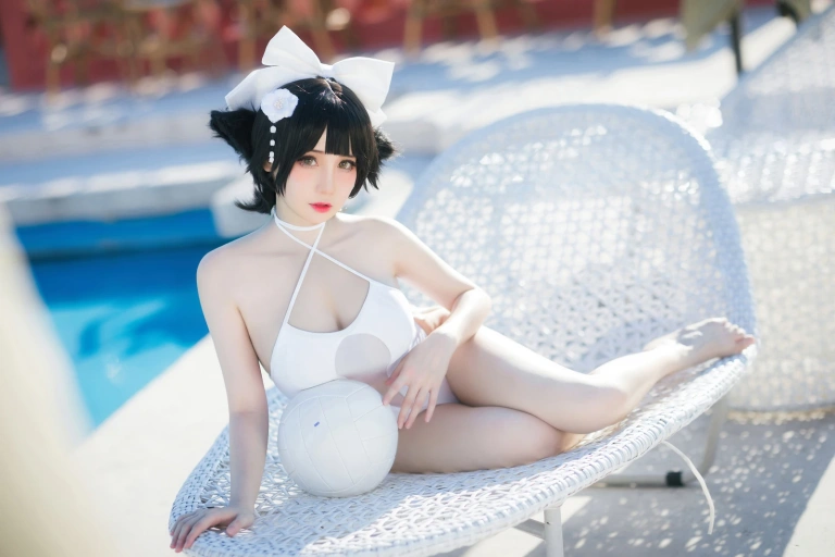 焖焖碳《高雄泳装》主题写真：24张全套美图