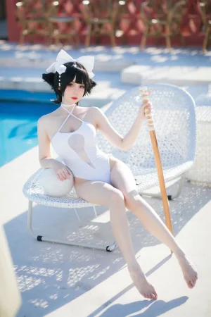 焖焖碳《高雄泳装》主题写真：24张全套美图