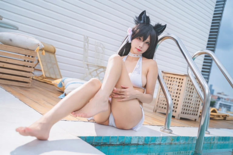 三無人型《碧蓝航线 爱宕泳装》主题写真：30张全套美图