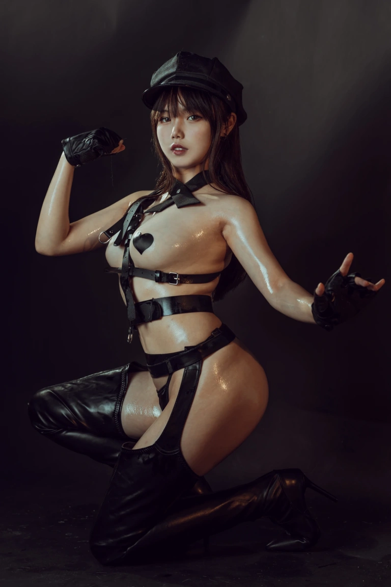 七月喵子《教官》主题写真：33张全套美图，含4个视频