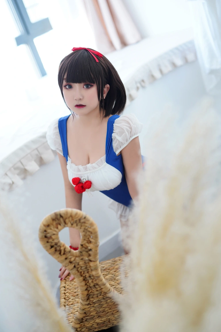 恩田直幸《夏日泳装 白雪姬》主题写真：40张全套美图