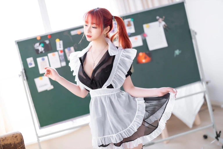 叉子宝宝《双马尾透明女仆》主题写真：43张全套美图