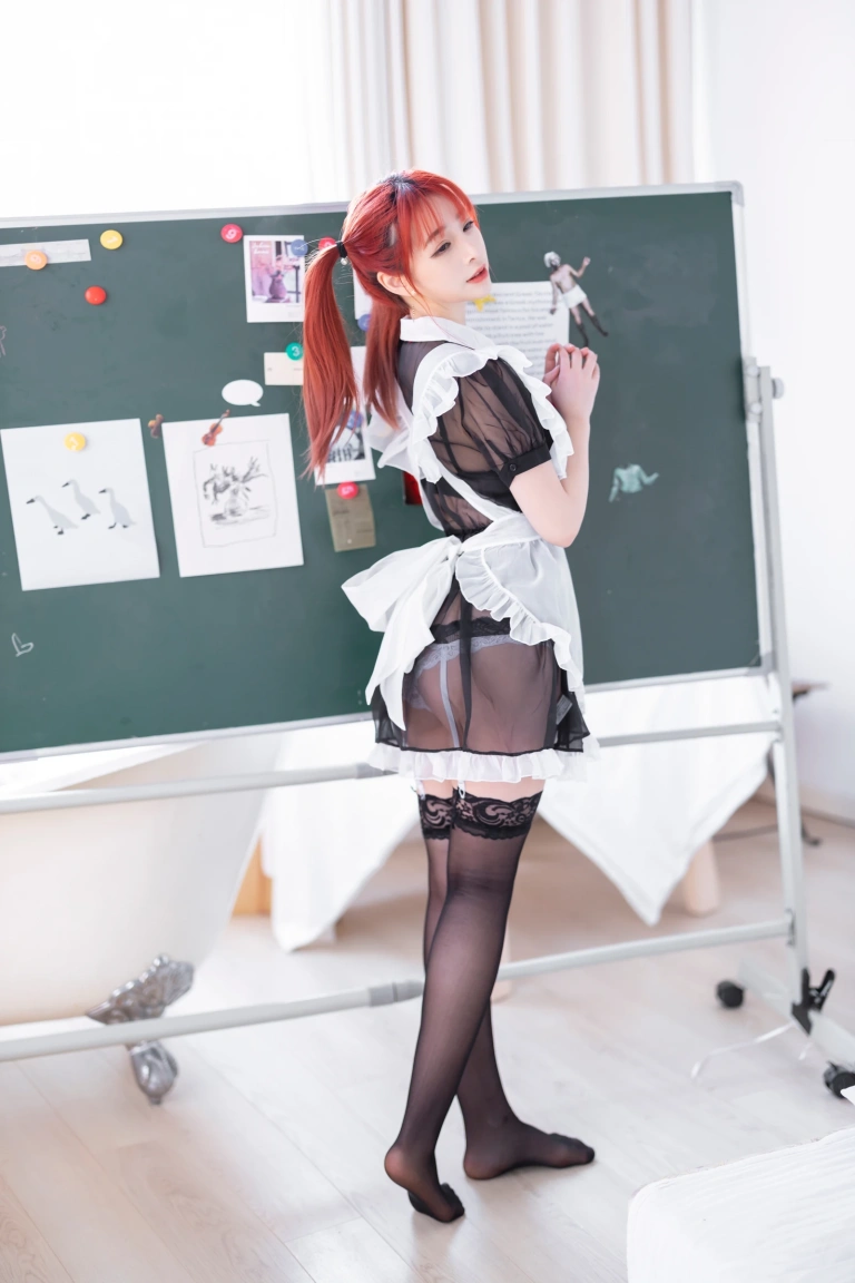 叉子宝宝《双马尾透明女仆》主题写真：43张全套美图