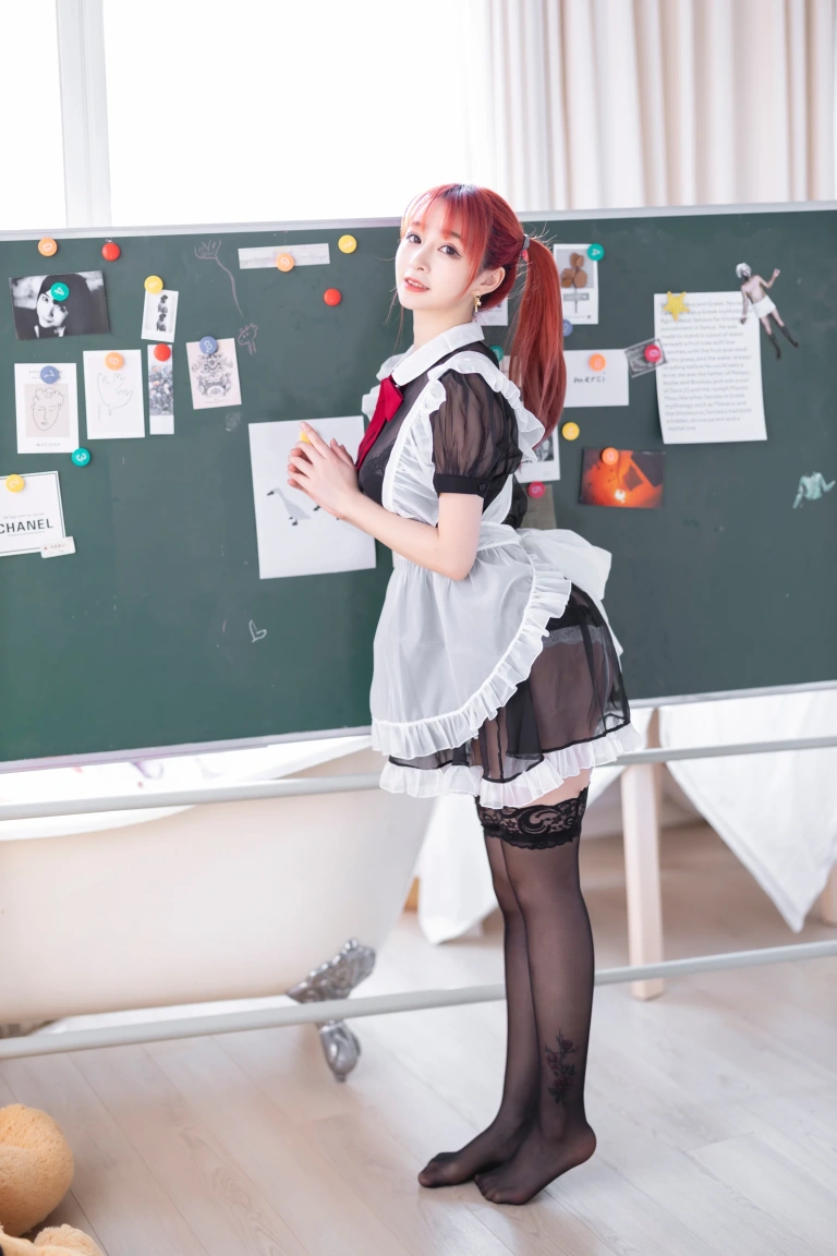 叉子宝宝《双马尾透明女仆》主题写真：43张全套美图