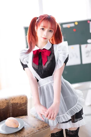 叉子宝宝《双马尾透明女仆》主题写真：43张全套美图