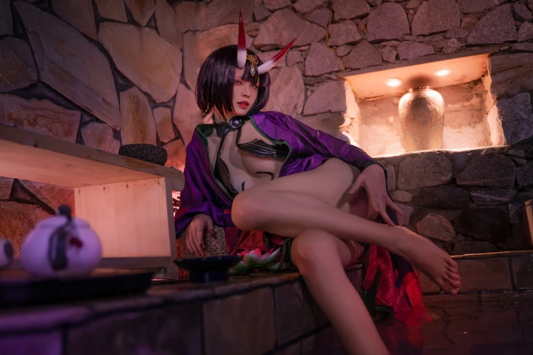可可老师《酒吞温泉》主题写真：51张全套美图