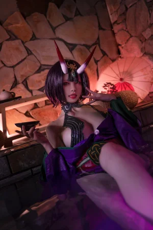 可可老师《酒吞温泉》主题写真：51张全套美图