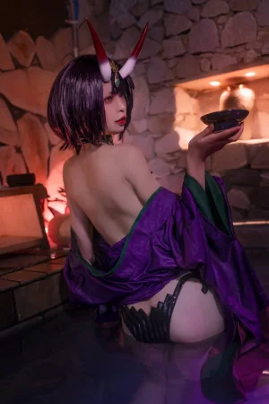 可可老师《酒吞温泉》主题写真：51张全套美图