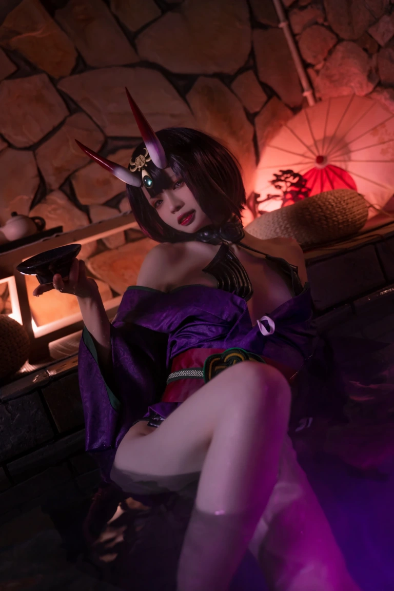 可可老师《酒吞温泉》主题写真：51张全套美图