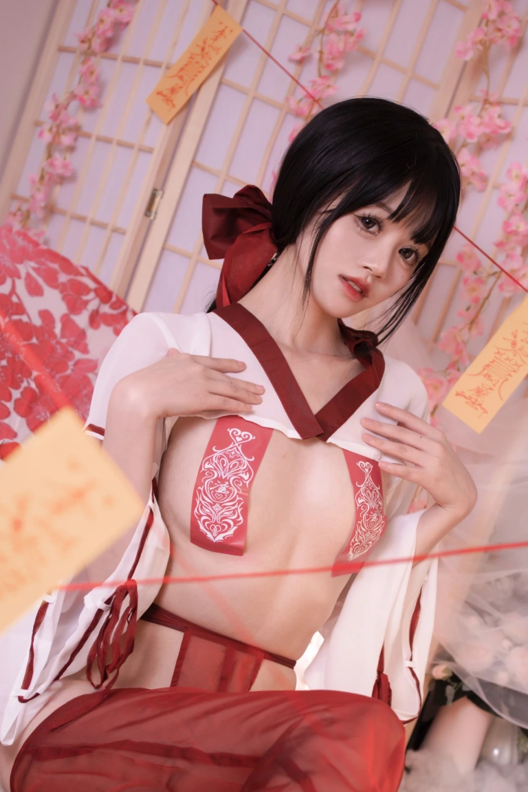 星黛鹿鹿《祈福巫女》主题写真：56张全套美图