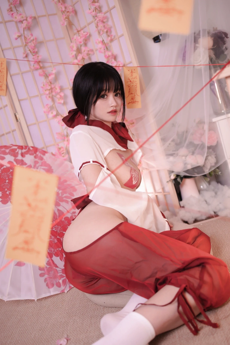 星黛鹿鹿《祈福巫女》主题写真：56张全套美图