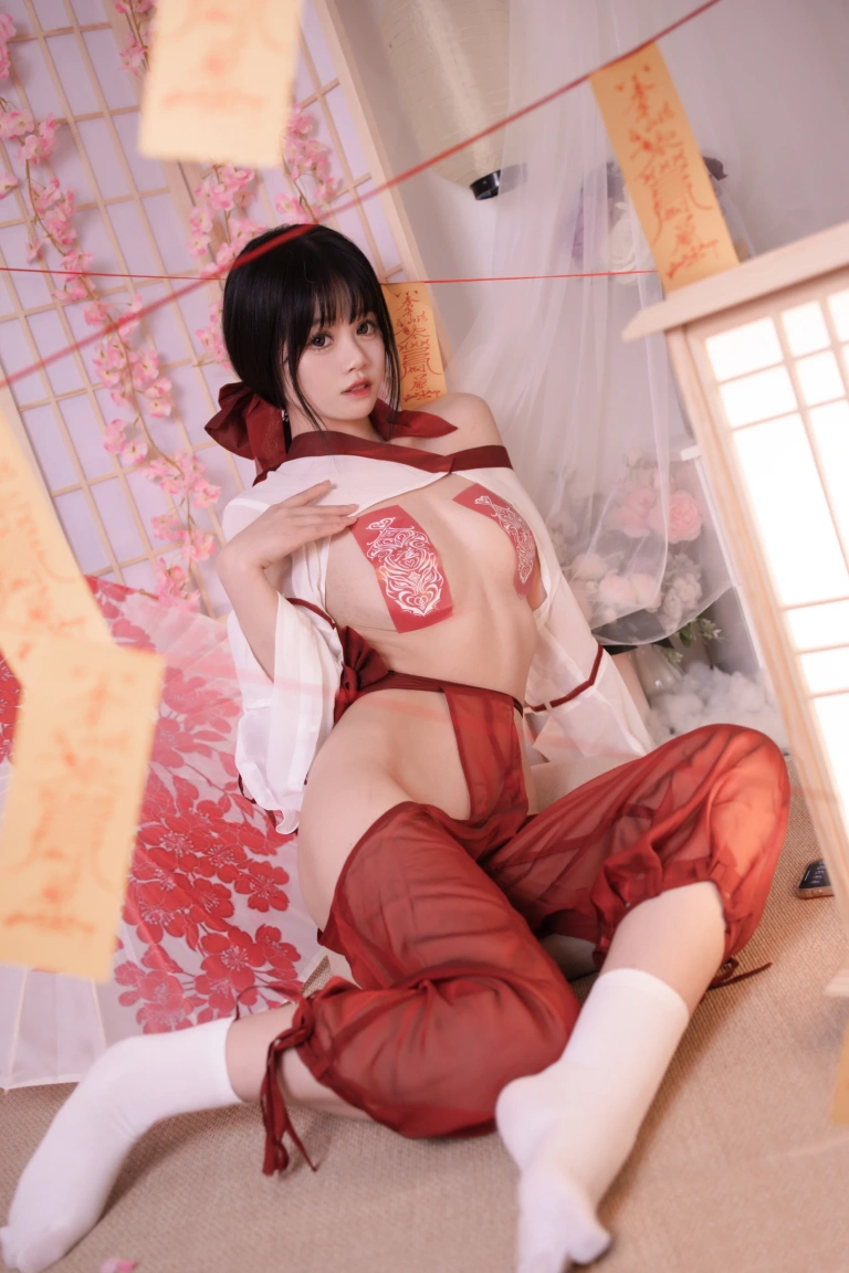 星黛鹿鹿《祈福巫女》主题写真：56张全套美图