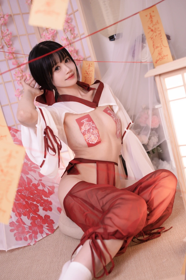 星黛鹿鹿《祈福巫女》主题写真：56张全套美图