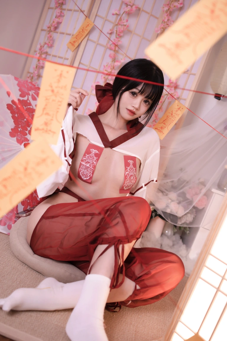 星黛鹿鹿《祈福巫女》主题写真：56张全套美图