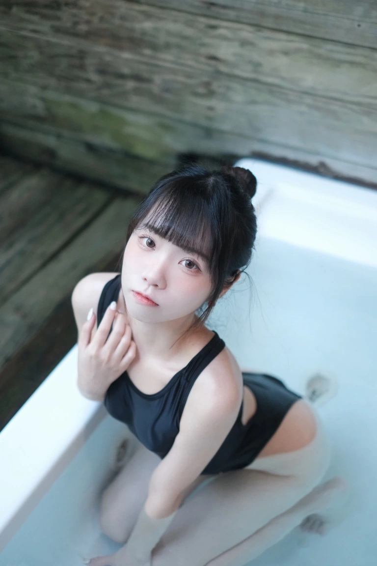 可可小白兔《意亂情迷の溫泉之旅》主题写真：67张全套美图