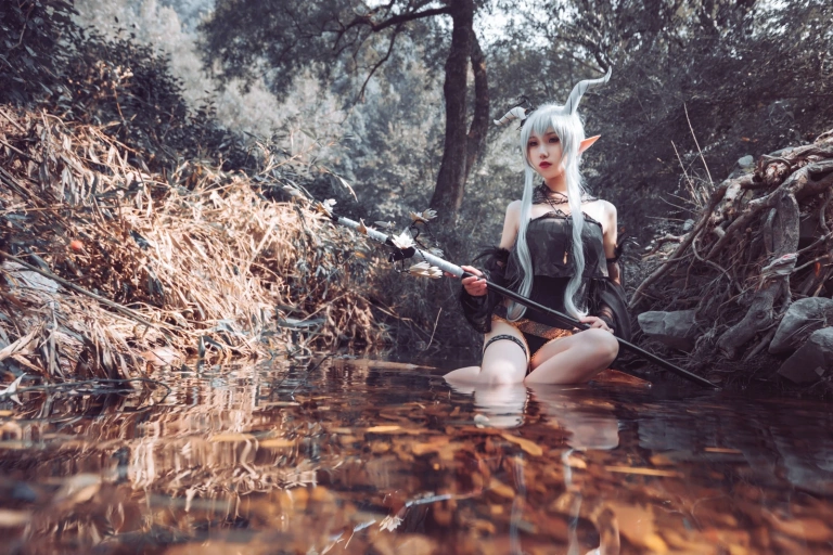 芋圆侑子《闪灵泳装》主题写真：9张全套美图