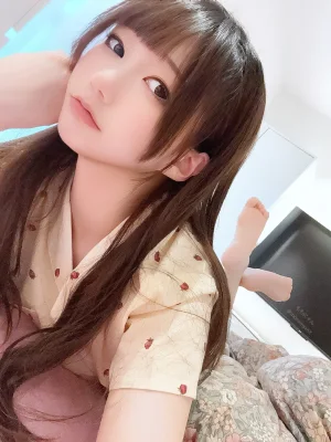 雫しずく《[Fantia] 2025年05月订阅》主题写真：207张全套美图，含6个视频