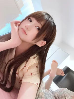 雫しずく《[Fantia] 2025年05月订阅》主题写真：207张全套美图，含6个视频