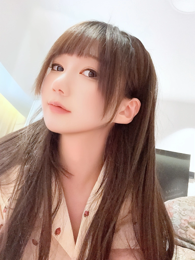 雫しずく《[Fantia] 2025年05月订阅》主题写真：207张全套美图，含6个视频