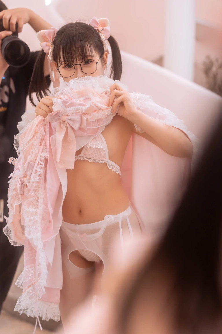 幼水铃衣《小蛋糕加JK》主题写真：30张全套美图，含1个视频