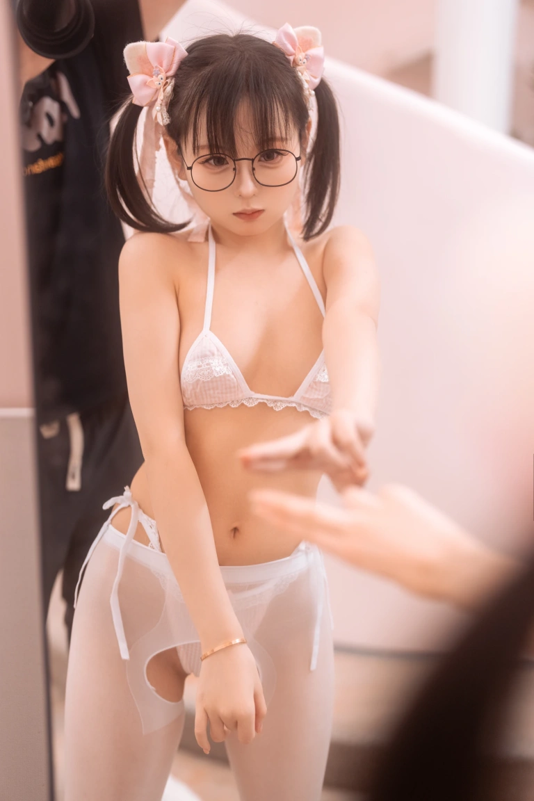 幼水铃衣《小蛋糕加JK》主题写真：30张全套美图，含1个视频