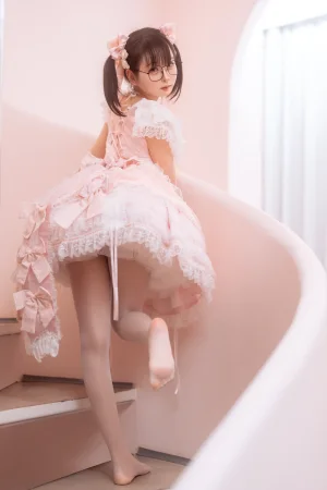 幼水铃衣《小蛋糕加JK》主题写真：30张全套美图，含1个视频