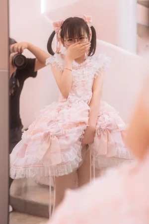 幼水铃衣《小蛋糕加JK》主题写真：30张全套美图，含1个视频
