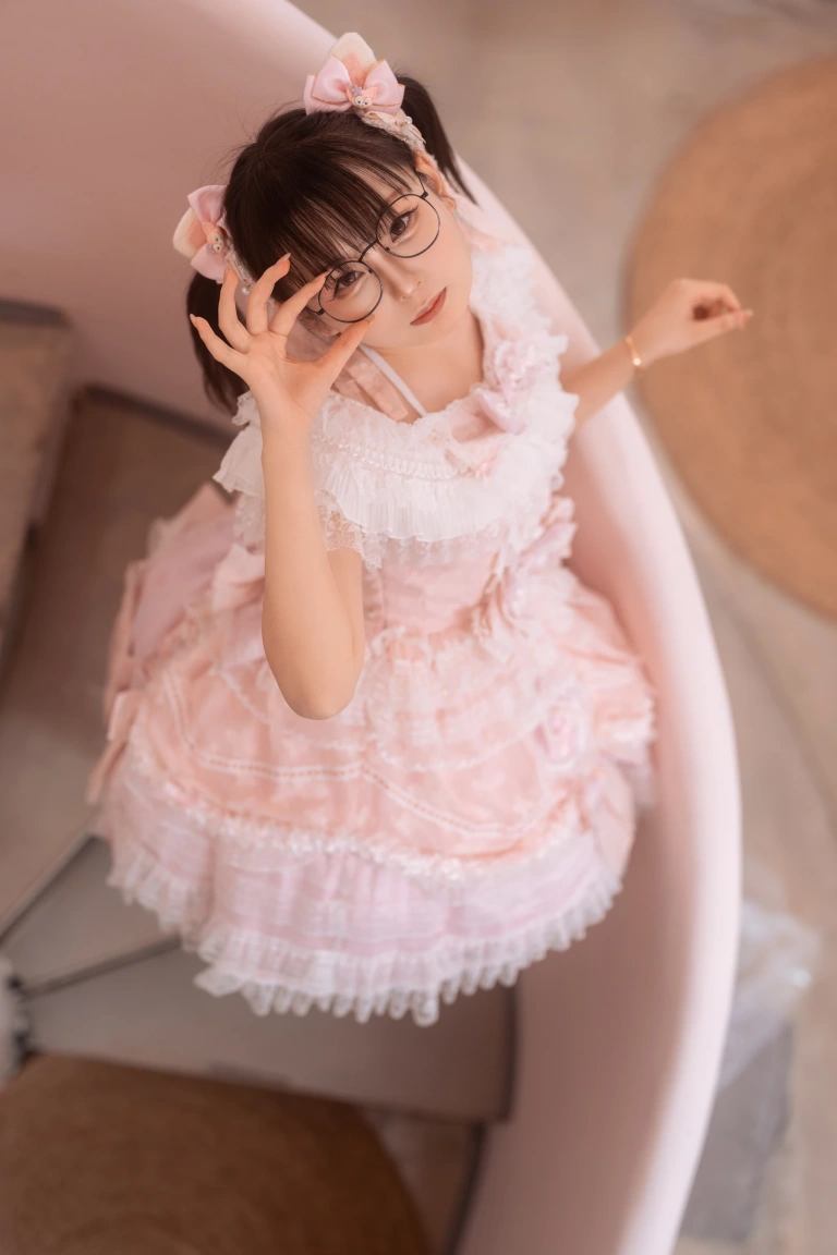 幼水铃衣《小蛋糕加JK》主题写真：30张全套美图，含1个视频