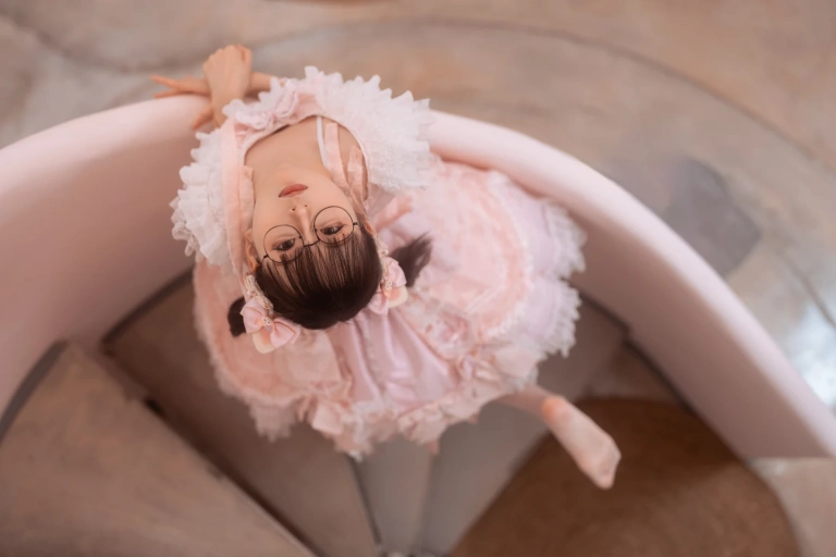 幼水铃衣《小蛋糕加JK》主题写真：30张全套美图，含1个视频