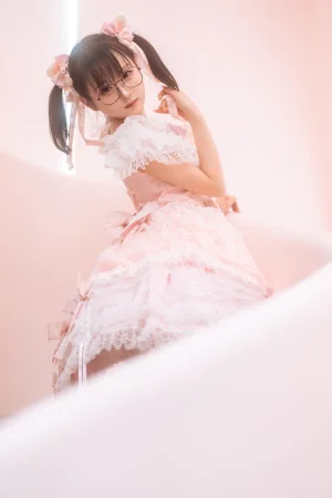 幼水铃衣《小蛋糕加JK》主题写真：30张全套美图，含1个视频