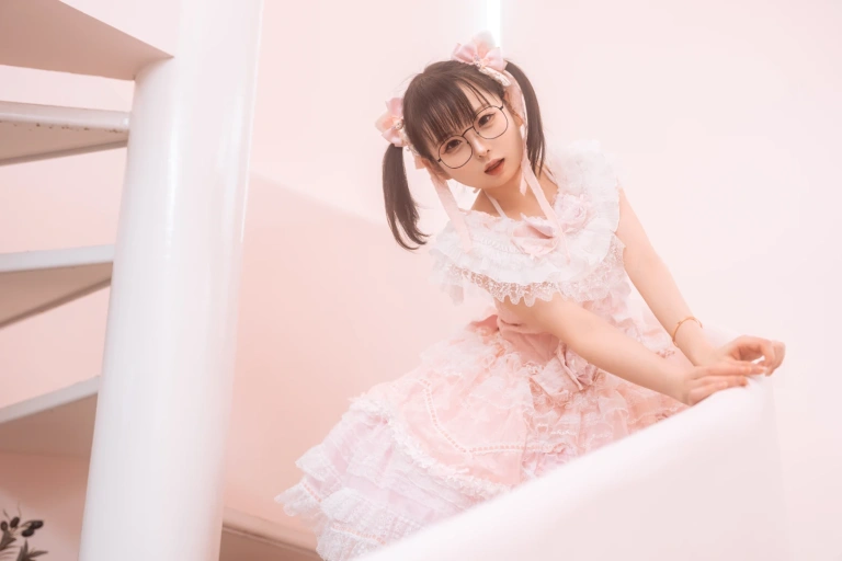 幼水铃衣《小蛋糕加JK》主题写真：30张全套美图，含1个视频