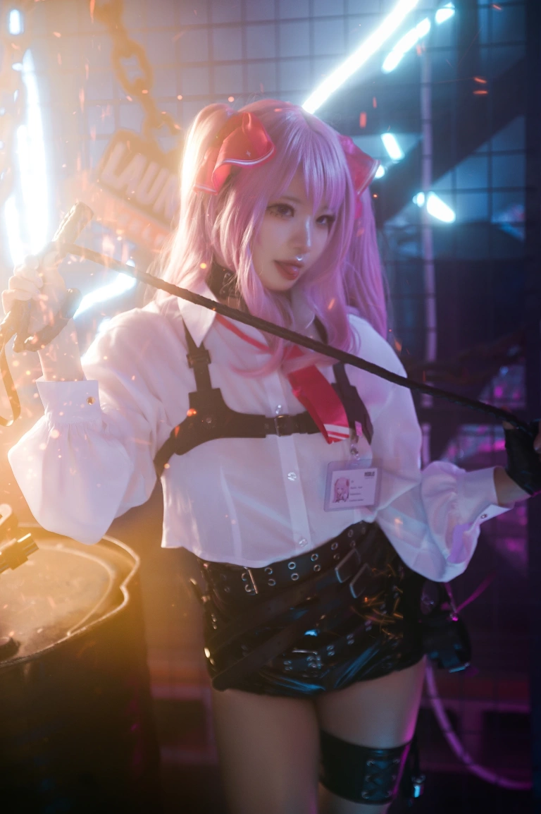 伊喵君《Nikke胜利女神尤妮》主题写真：34张全套美图