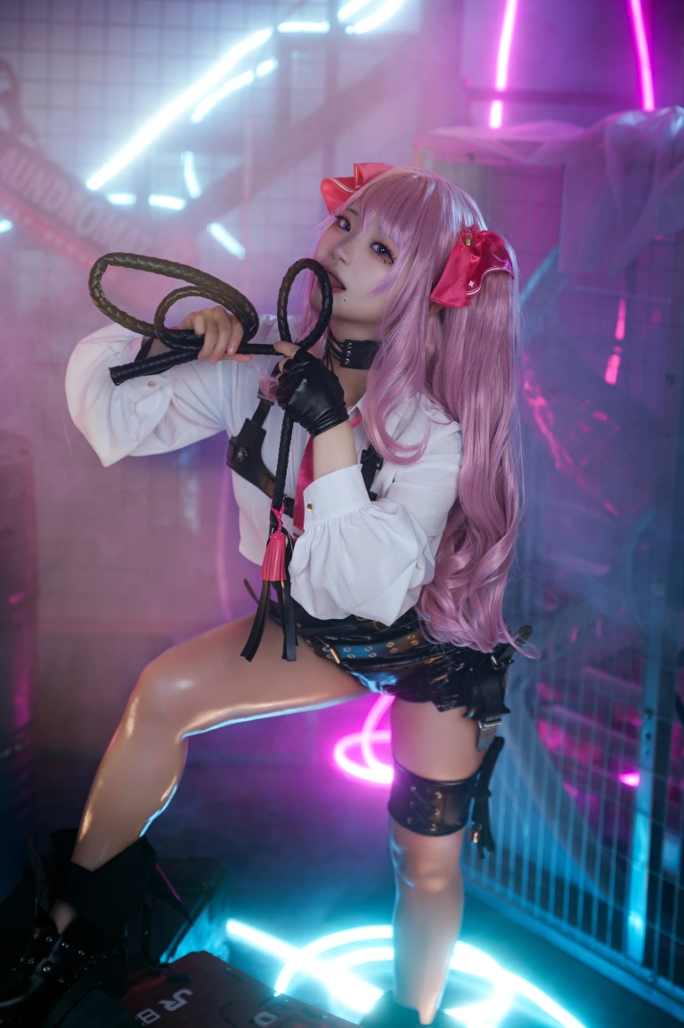 伊喵君《Nikke胜利女神尤妮》主题写真：34张全套美图
