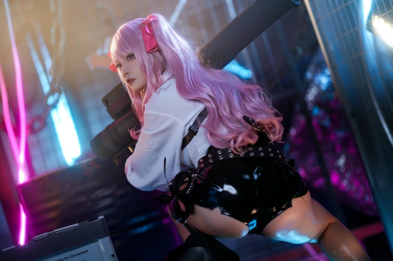 伊喵君《Nikke胜利女神尤妮》主题写真：34张全套美图