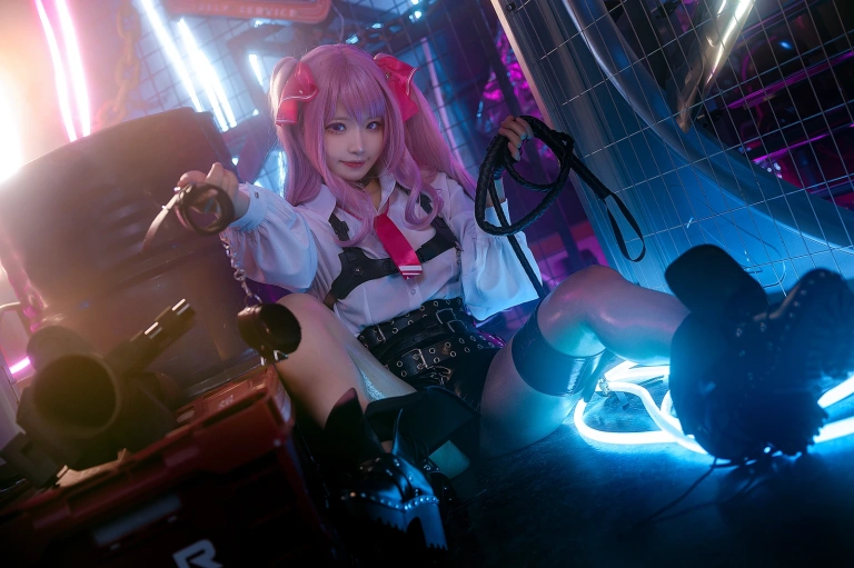 伊喵君《Nikke胜利女神尤妮》主题写真：34张全套美图