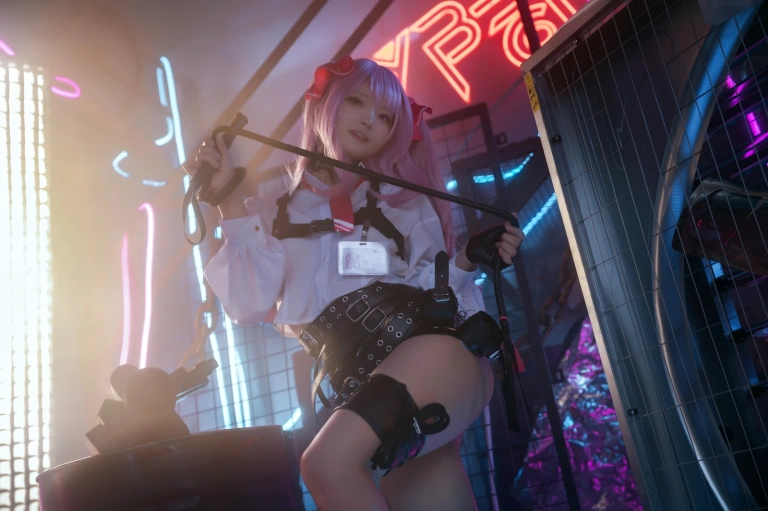 伊喵君《Nikke胜利女神尤妮》主题写真：34张全套美图