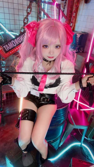 伊喵君《Nikke胜利女神尤妮》主题写真：34张全套美图