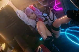 伊喵君《Nikke胜利女神尤妮》主题写真：34张全套美图
