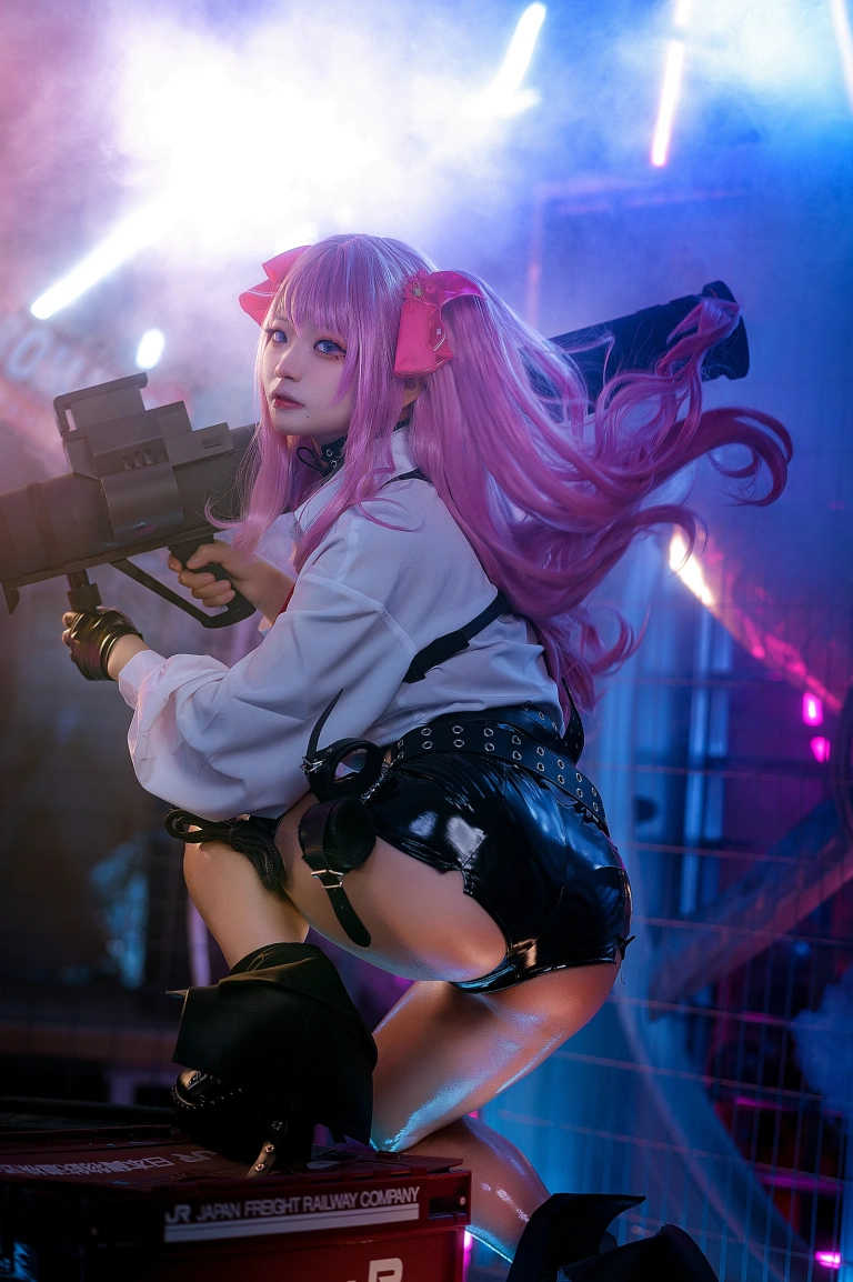 伊喵君《Nikke胜利女神尤妮》主题写真：34张全套美图