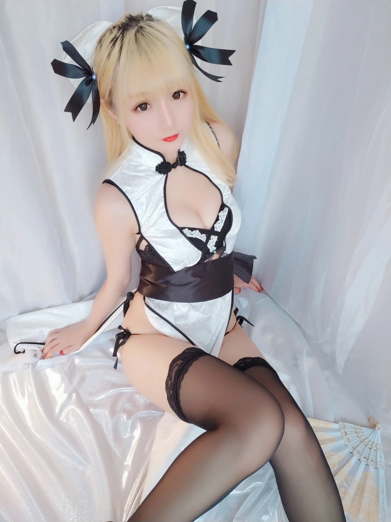星之迟迟《VOL.10 优雅旗袍包》主题写真：63张全套美图