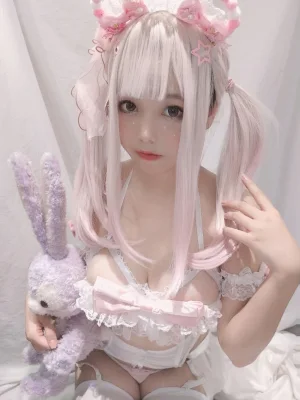 蜜汁猫裘《少女梦境》主题写真：10张全套美图